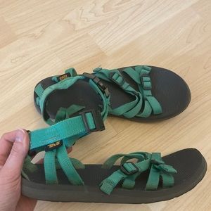 Teva 90’s style sandal